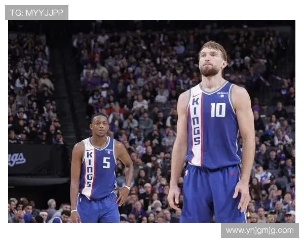 福克斯第三节火力全开7投6中狂砍16分上半场表现平平仅得4分